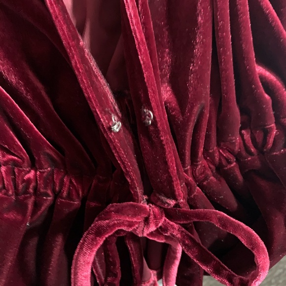 Velvet Tie-Front Cropped Top - Picture 4 of 6